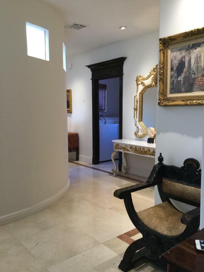 Entire Second Flr - Santa Monica Luxury Roman Villa Лос-Анджелес Екстер'єр фото